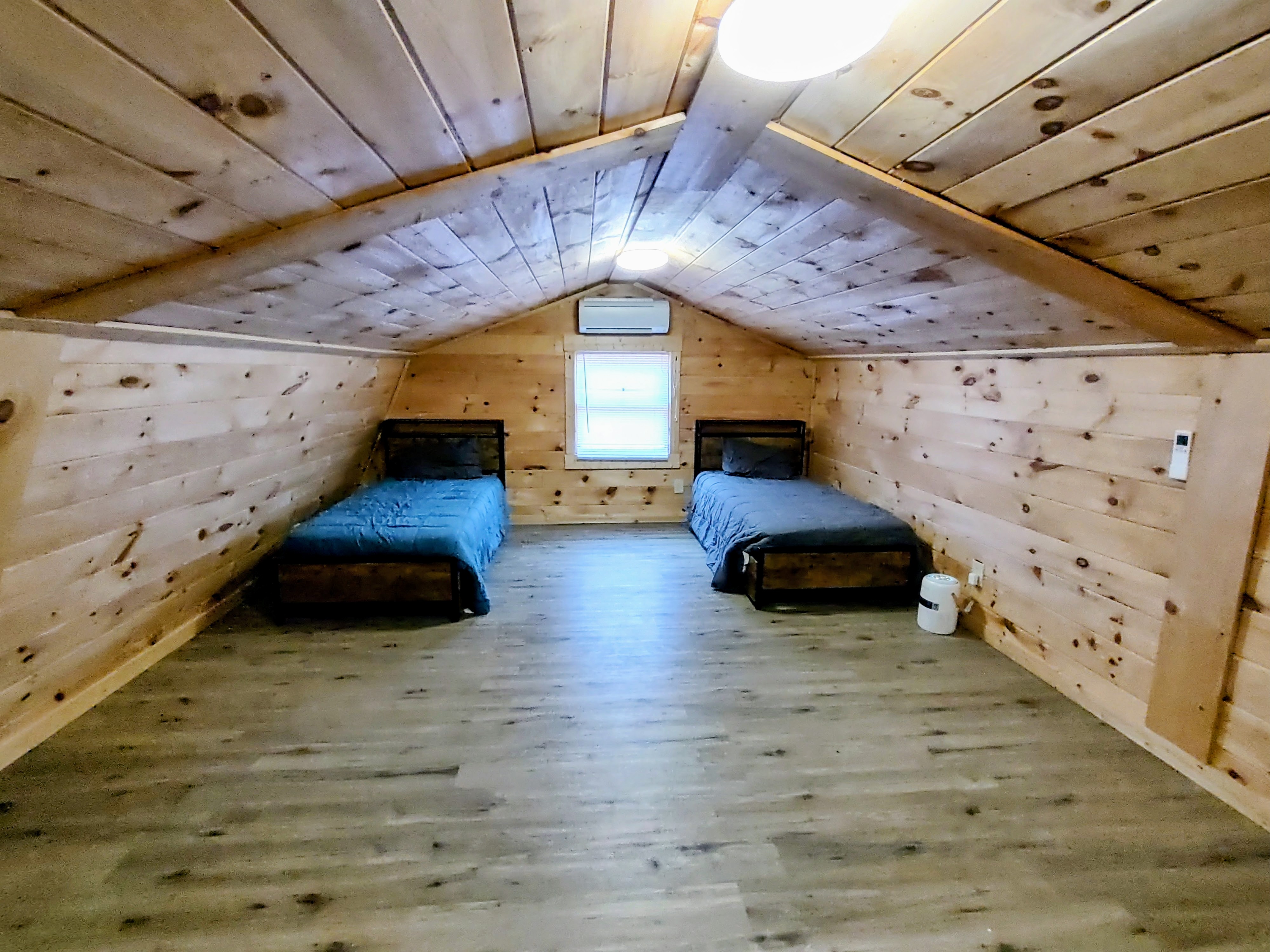 Squirrel's Nest Loft with twin beds and climate control