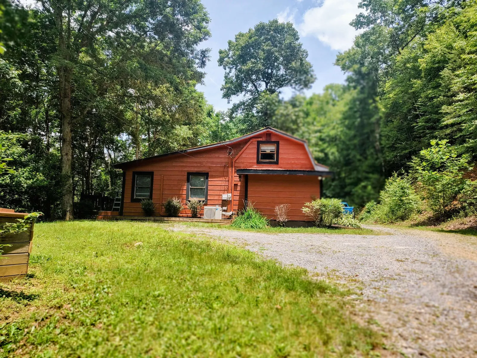 Exterior of our secluded, pet-friendly Blue Ridge mountain cabin rental in Turtletown