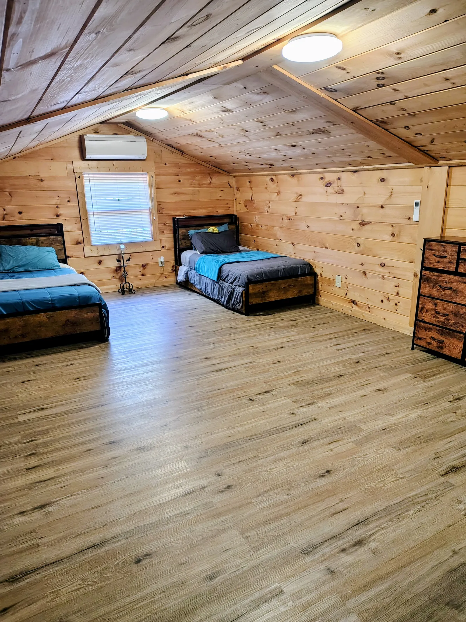 Squirrel's Nest Loft with twin beds and climate control
